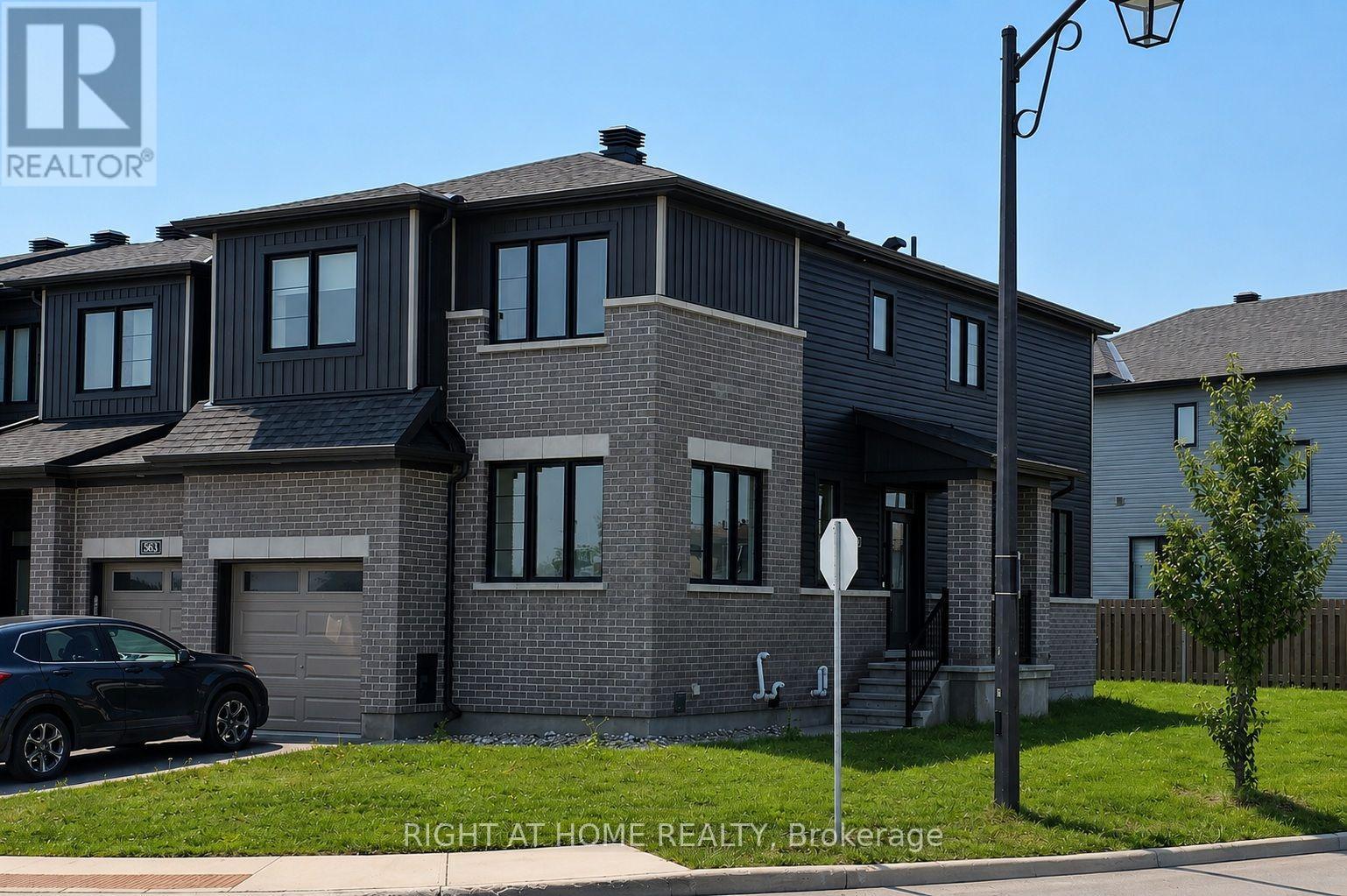 242 CALVINGTON AVENUE, Ottawa, Ontario