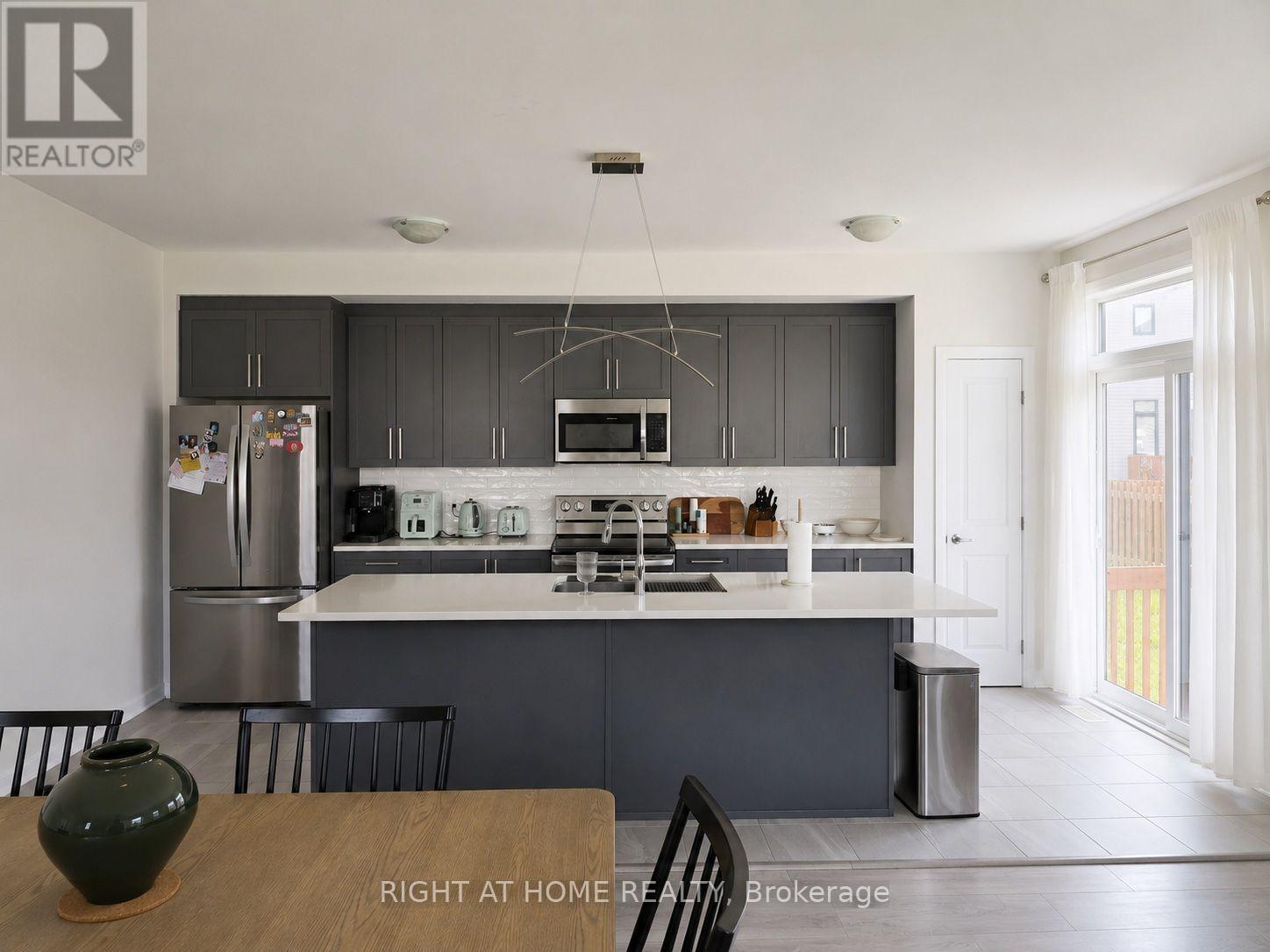 242 Calvington Avenue, Ottawa, Ontario  K2T 0P9 - Photo 3 - X13553768