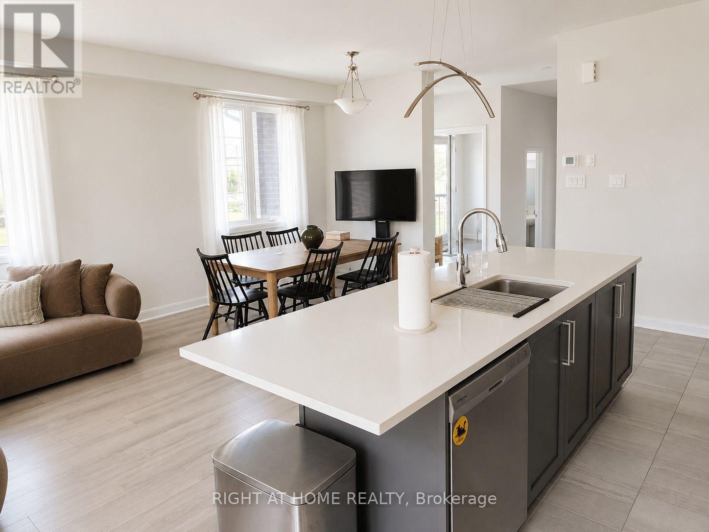 242 Calvington Avenue, Ottawa, Ontario  K2T 0P9 - Photo 4 - X13553768