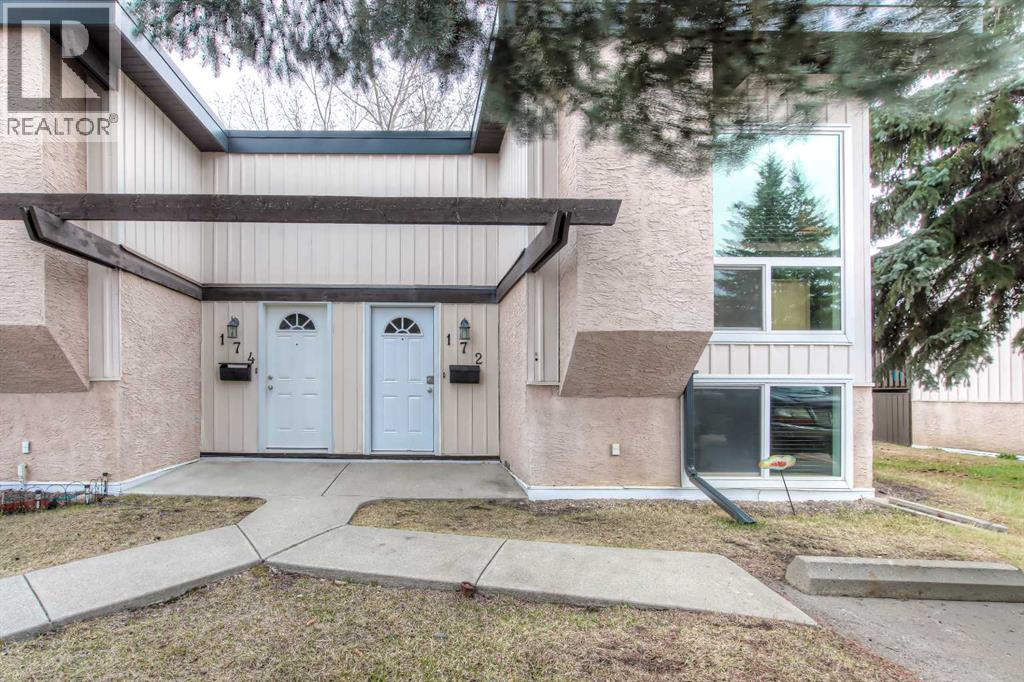 172 Oaktree Lane SW, Calgary, Alberta  T2V 4E4 - Photo 1 - A2302781