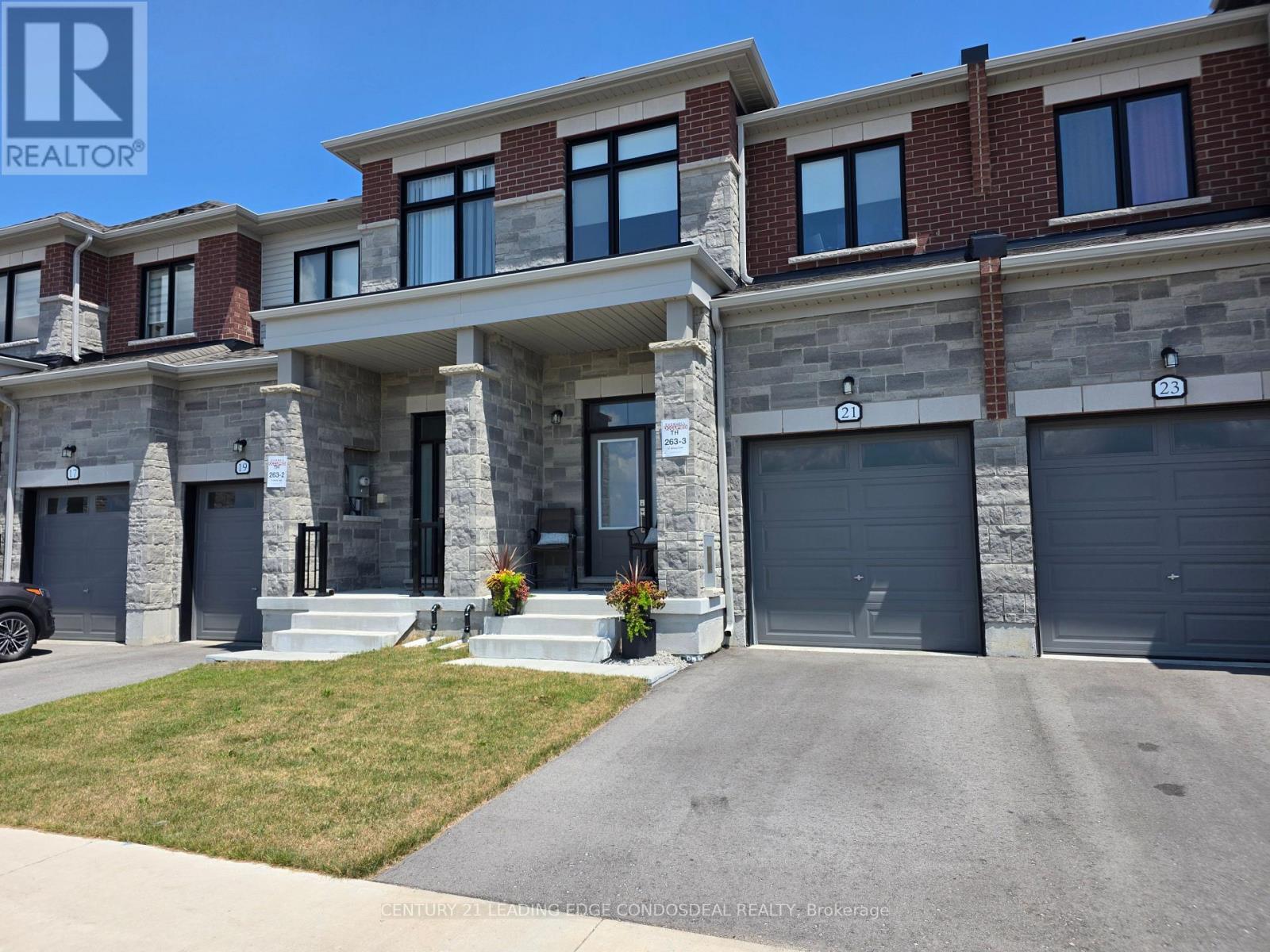 21 Milady Crescent, Barrie, Ontario  L9J 0X3 - Photo 2 - S13553838