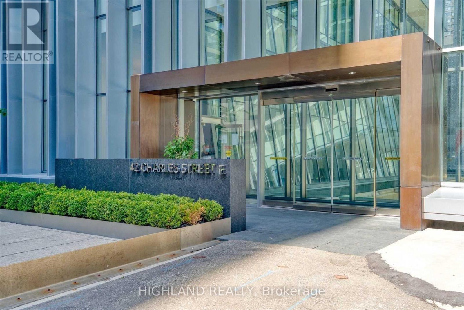 2507 - 42 Charles Street E, Toronto, Ontario  M4Y 0B7 - Photo 2 - C13553884