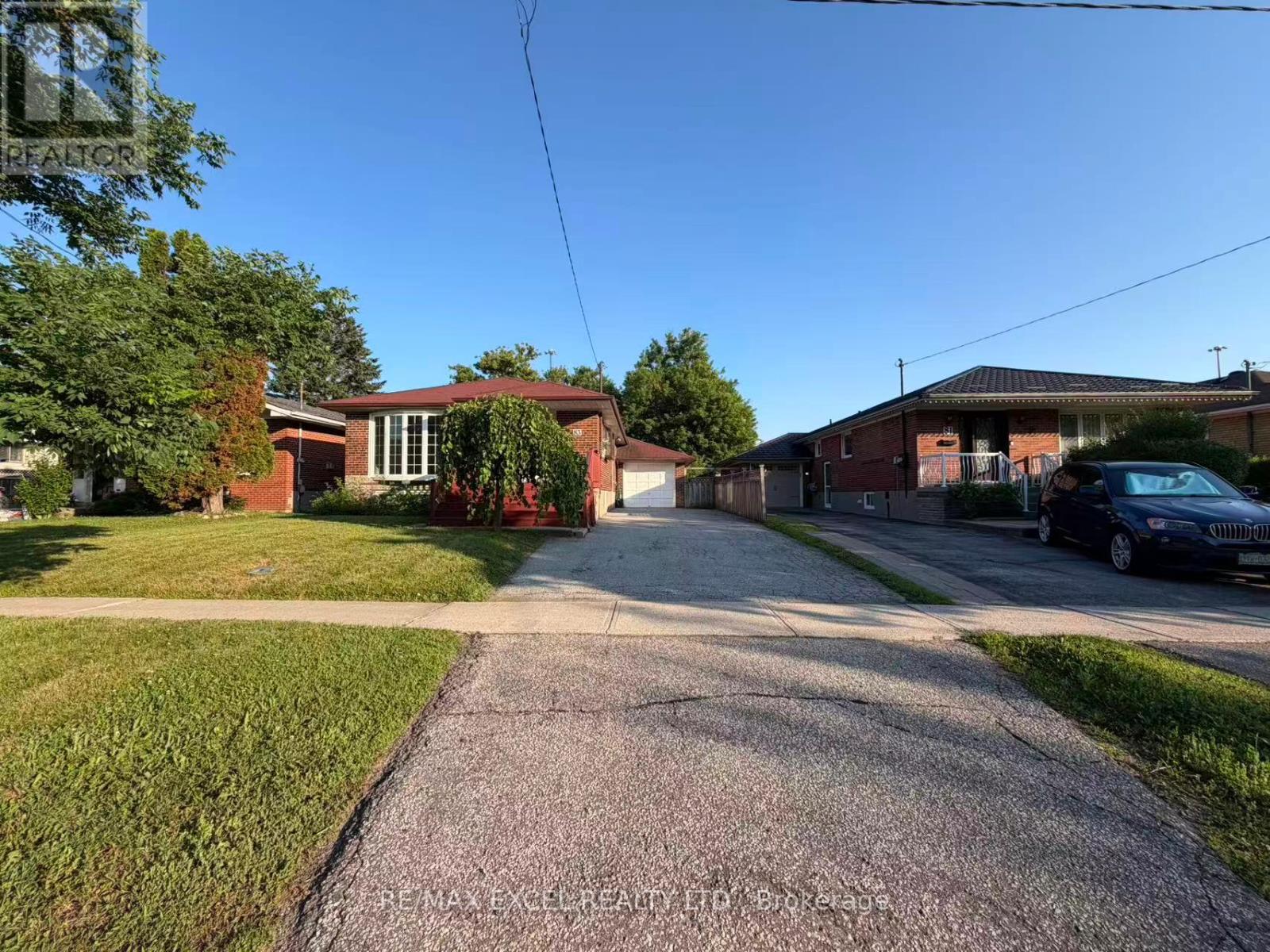 MAIN FLOOR - 83 MARILAKE DRIVE, Toronto, Ontario
