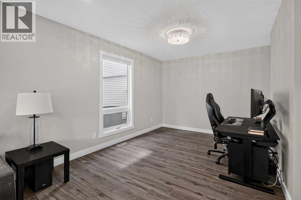 132 Woodglen Way SW, Calgary, Alberta  T2W 4T3 - Photo 7 - A2326302
