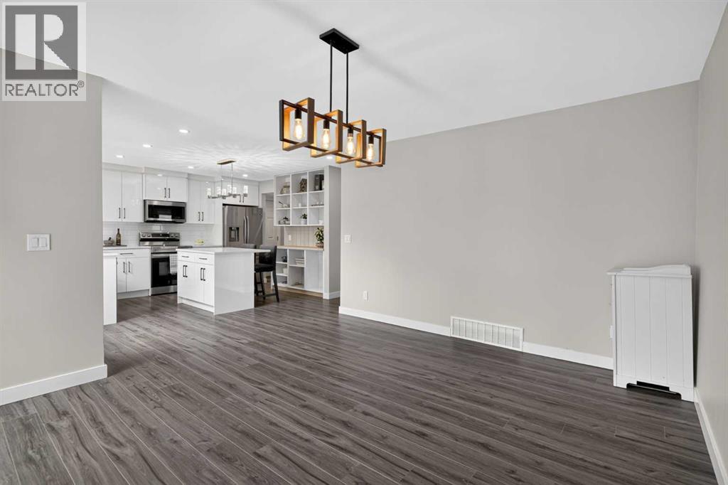 132 Woodglen Way SW, Calgary, Alberta  T2W 4T3 - Photo 13 - A2326302