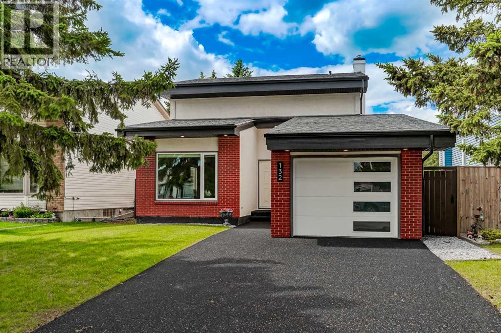 132 Woodglen Way SW, Calgary, Alberta  T2W 4T3 - Photo 1 - A2326302