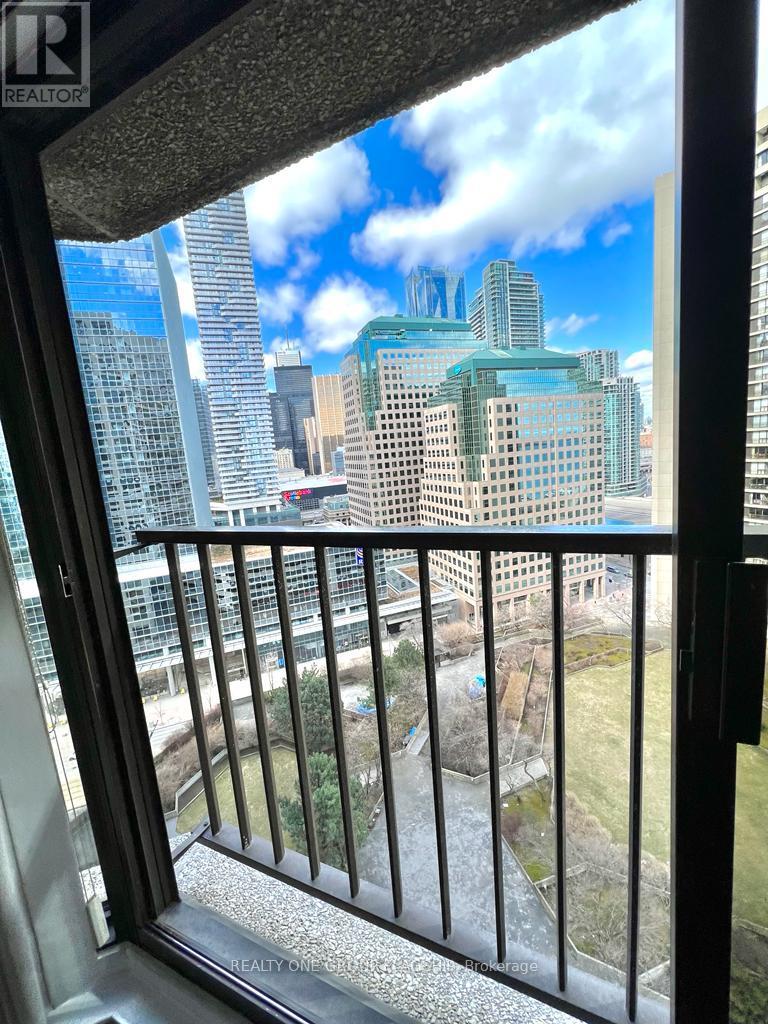 2007 - 65 Harbour Square S, Toronto, Ontario  M5J 2L4 - Photo 13 - C13553912
