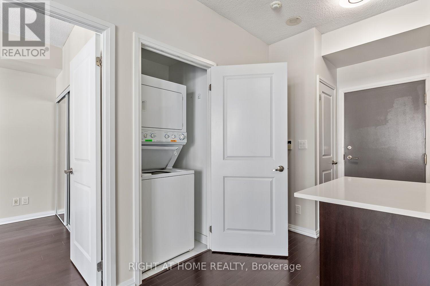 1409 - 35 Hayden Street, Toronto, Ontario  M4Y 3C3 - Photo 15 - C13553924