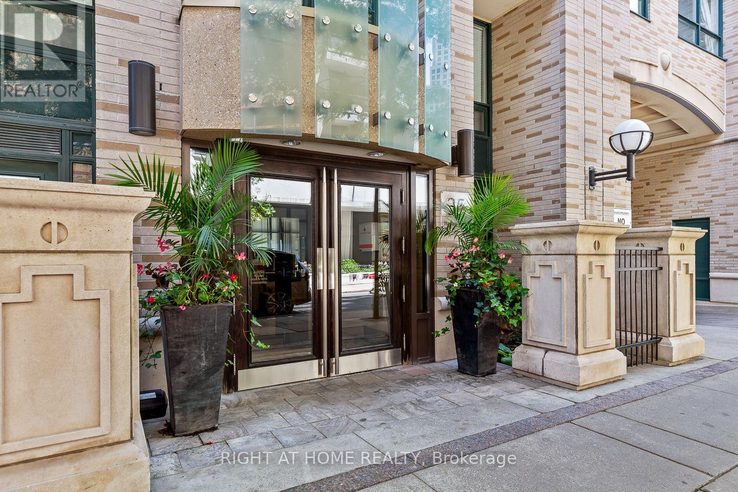 1409 - 35 Hayden Street, Toronto, Ontario  M4Y 3C3 - Photo 2 - C13553924