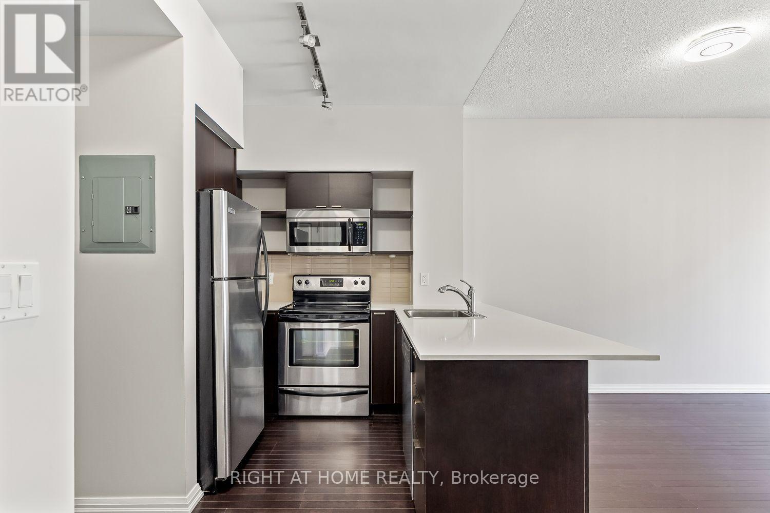1409 - 35 Hayden Street, Toronto, Ontario  M4Y 3C3 - Photo 4 - C13553924