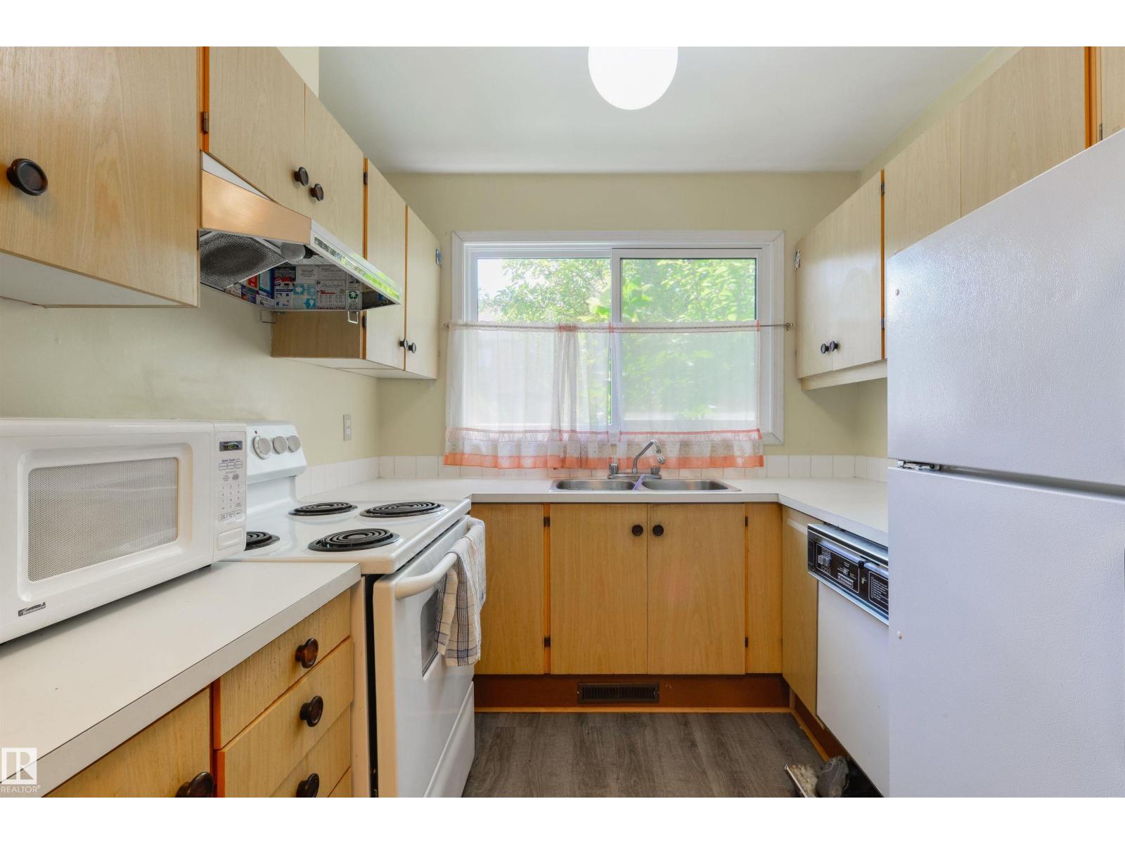 12062 25 Av NW, Edmonton, Alberta  T6J 4L3 - Photo 9 - E4498448