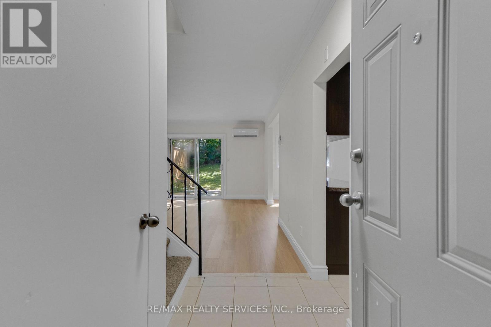 8 - 1140 Tavistock Drive, Burlington, Ontario  L7P 2N4 - Photo 3 - W13552894