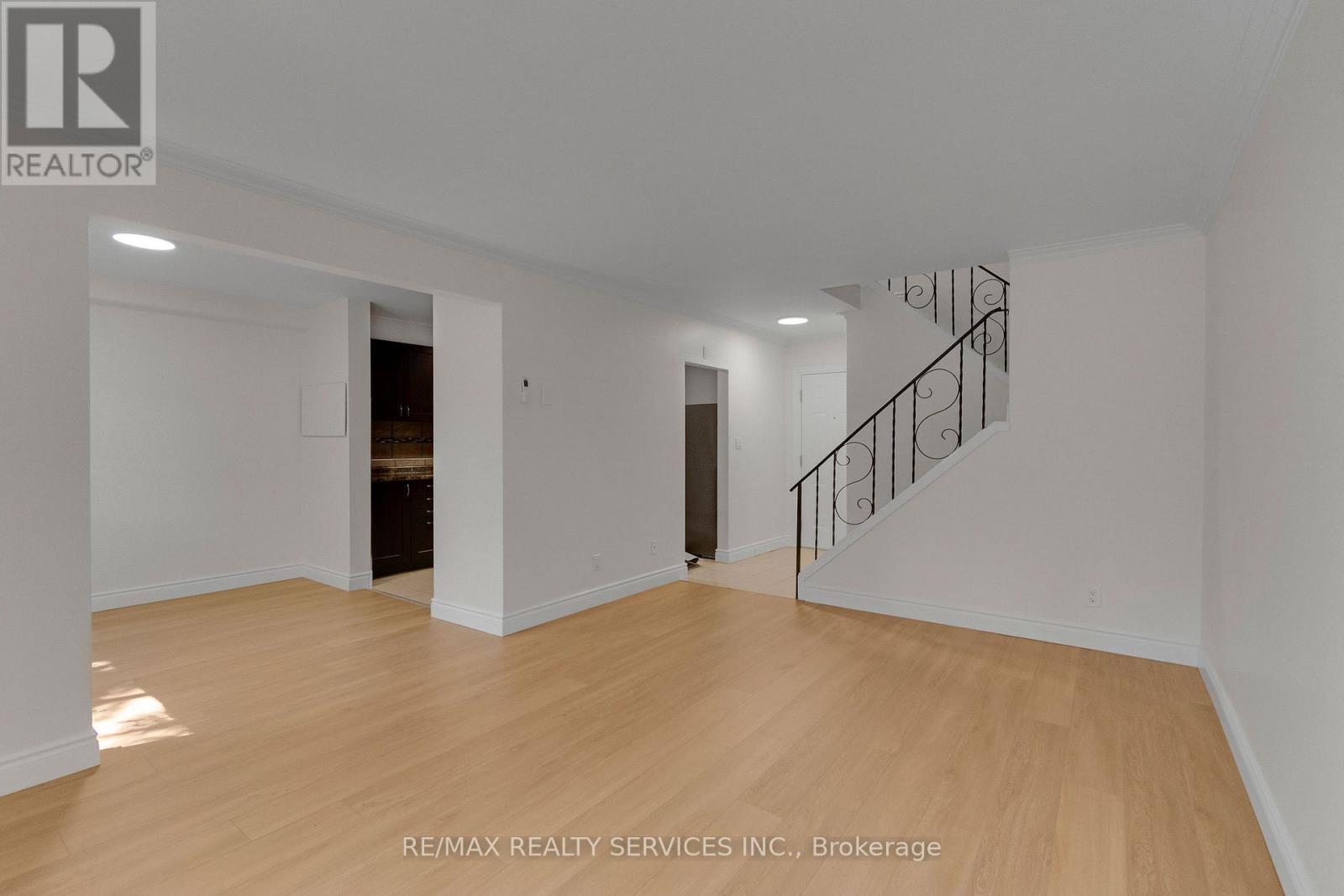 8 - 1140 Tavistock Drive, Burlington, Ontario  L7P 2N4 - Photo 5 - W13552894