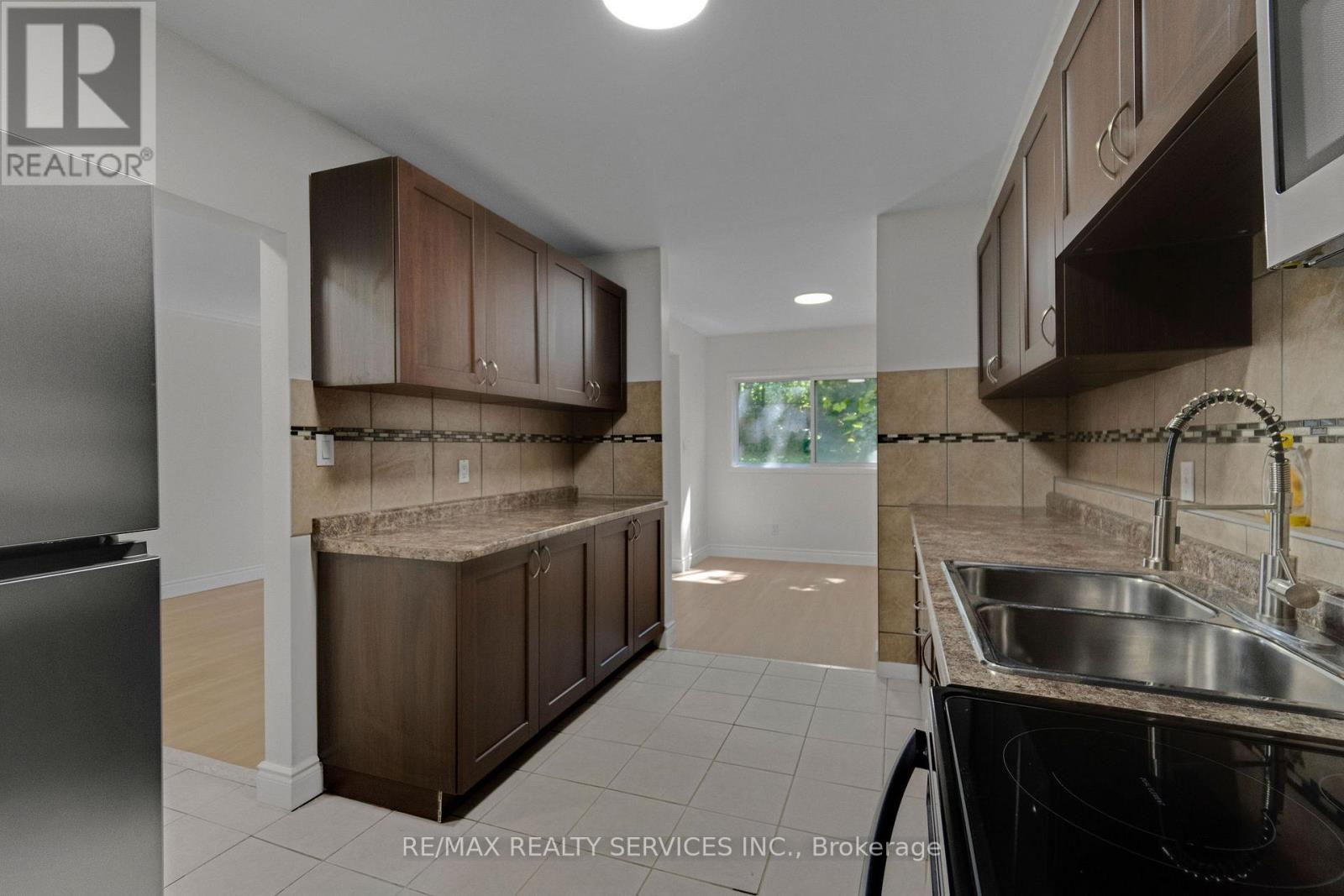 8 - 1140 Tavistock Drive, Burlington, Ontario  L7P 2N4 - Photo 8 - W13552894