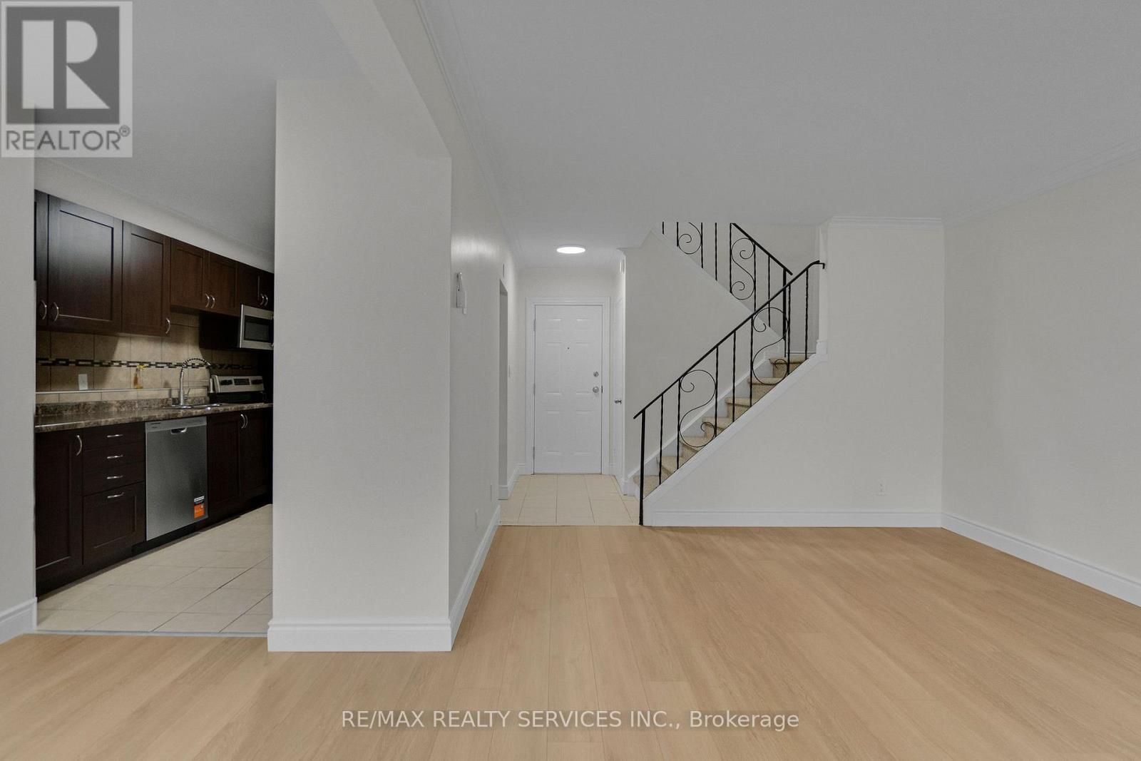 8 - 1140 Tavistock Drive, Burlington, Ontario  L7P 2N4 - Photo 4 - W13552894