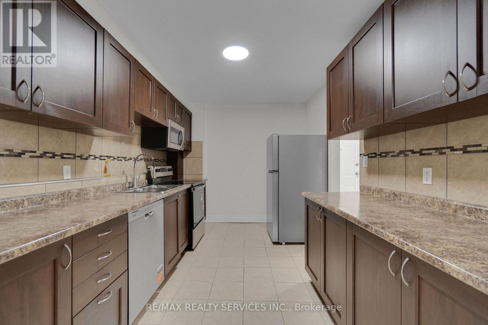 8 - 1140 Tavistock Drive, Burlington, Ontario  L7P 2N4 - Photo 6 - W13552894