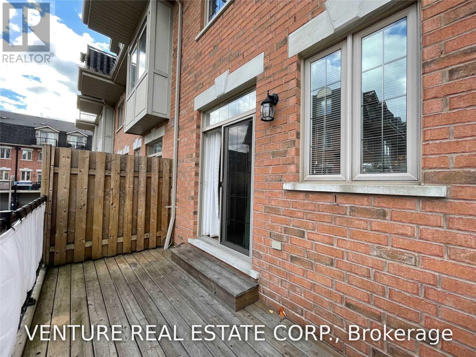 31 Ted Reeve Drive, Toronto, Ontario  M4E 3T7 - Photo 10 - E13553966