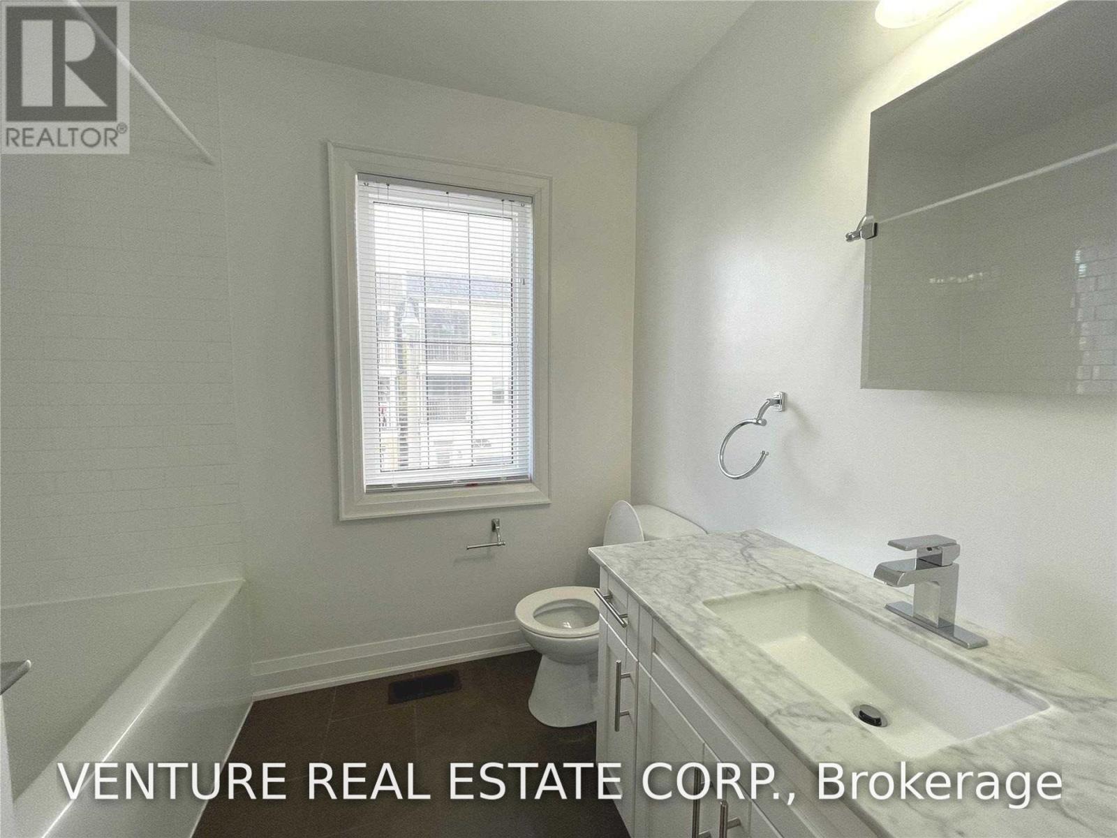 31 Ted Reeve Drive, Toronto, Ontario  M4E 3T7 - Photo 16 - E13553966