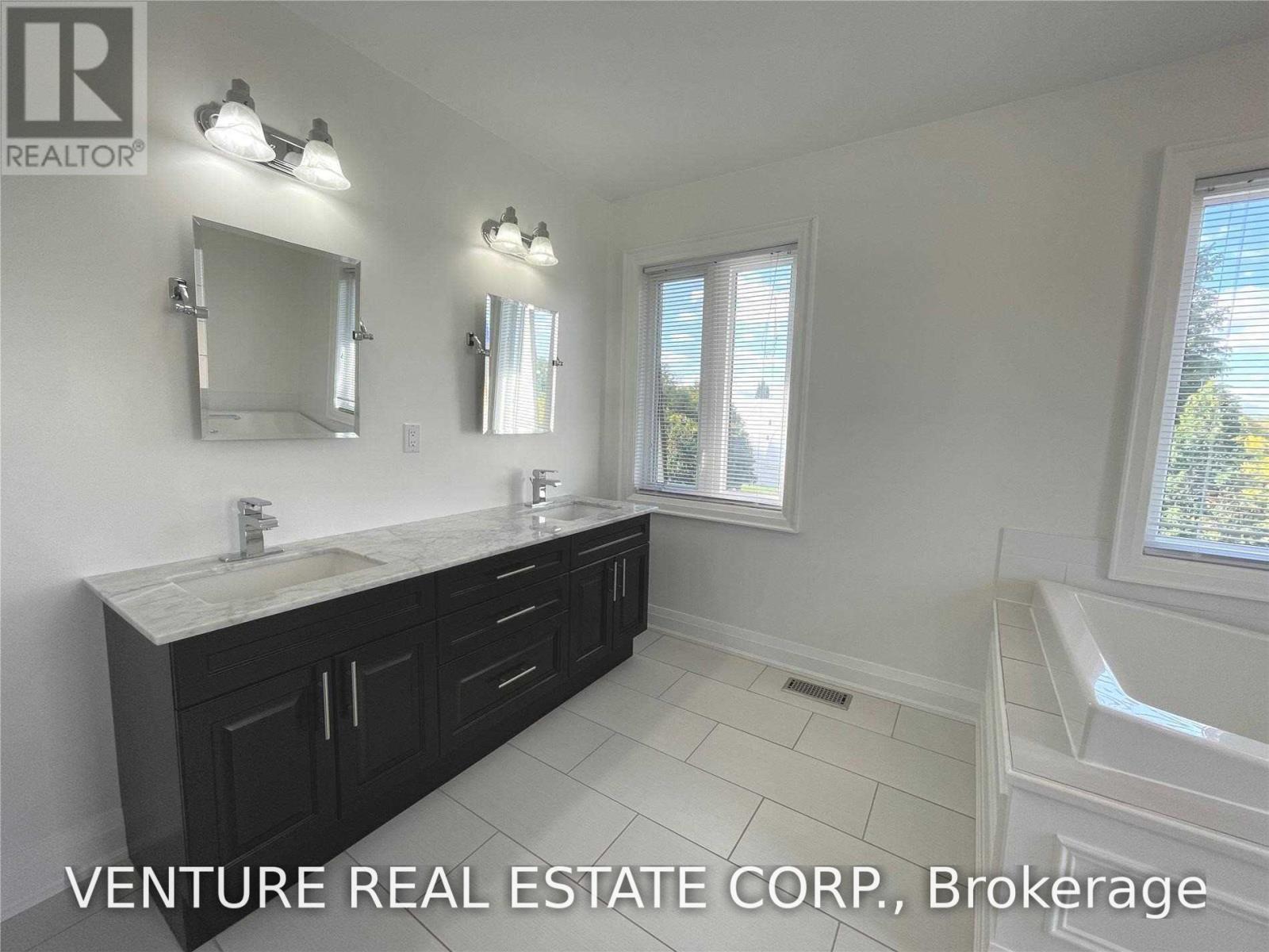 31 Ted Reeve Drive, Toronto, Ontario  M4E 3T7 - Photo 24 - E13553966