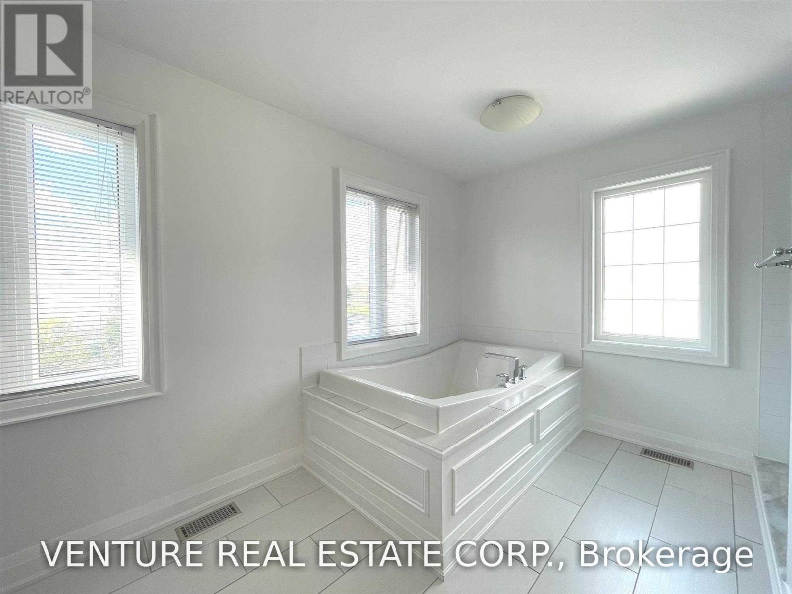 31 Ted Reeve Drive, Toronto, Ontario  M4E 3T7 - Photo 26 - E13553966