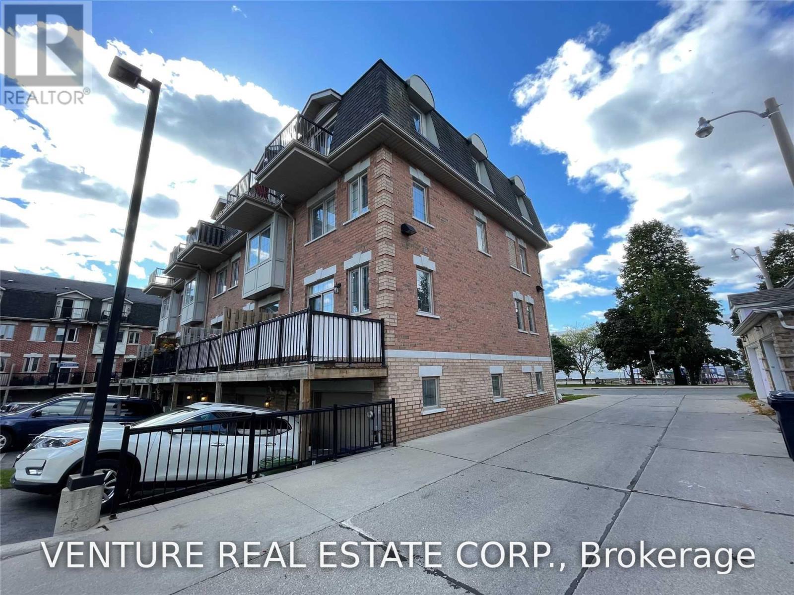 31 Ted Reeve Drive, Toronto, Ontario  M4E 3T7 - Photo 3 - E13553966