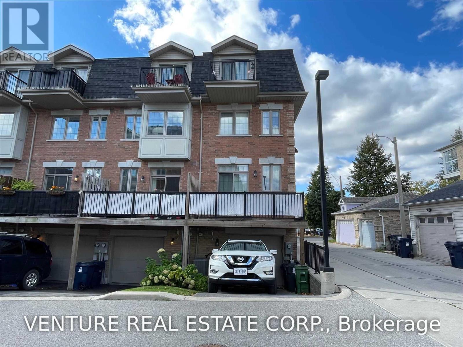 31 Ted Reeve Drive, Toronto, Ontario  M4E 3T7 - Photo 4 - E13553966