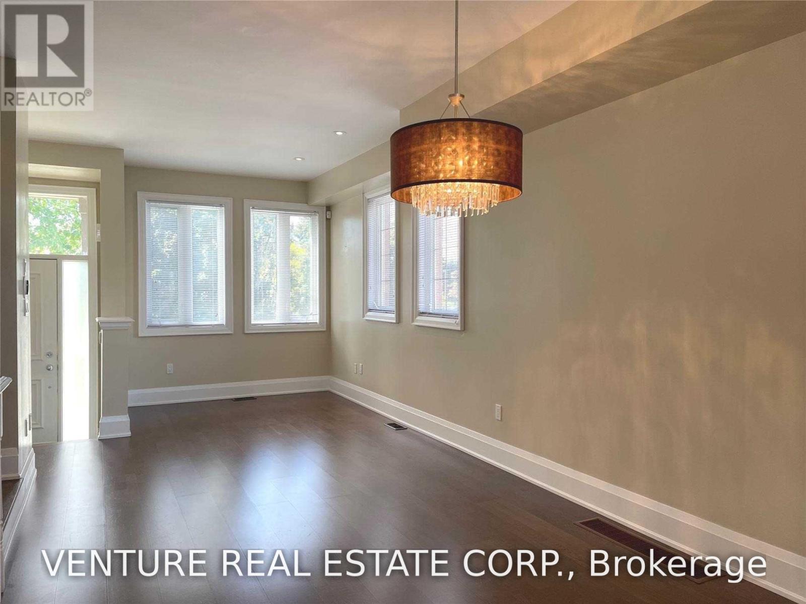31 Ted Reeve Drive, Toronto, Ontario  M4E 3T7 - Photo 6 - E13553966