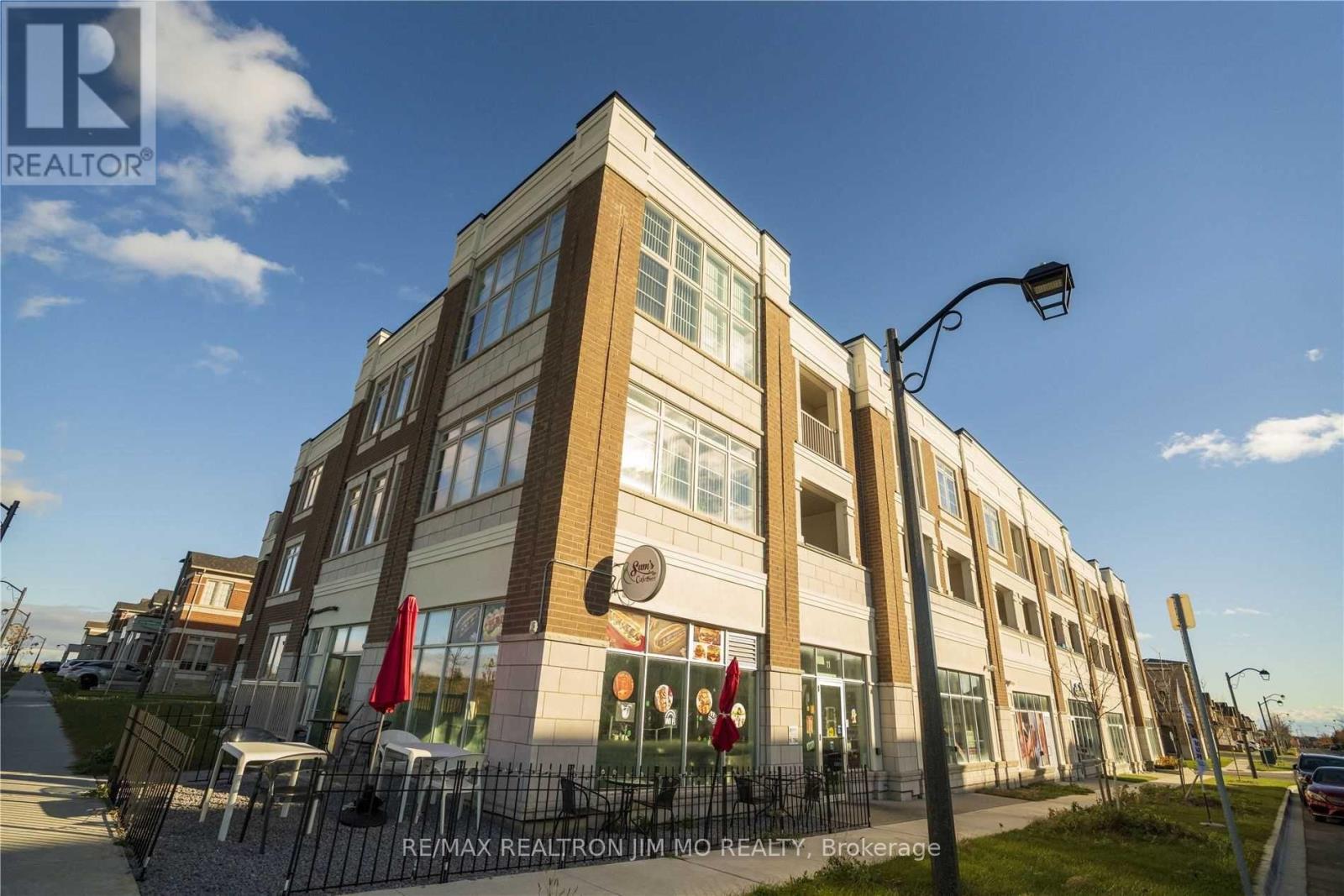 22 JOHN RUDKIN LANE, Markham (Box Grove)