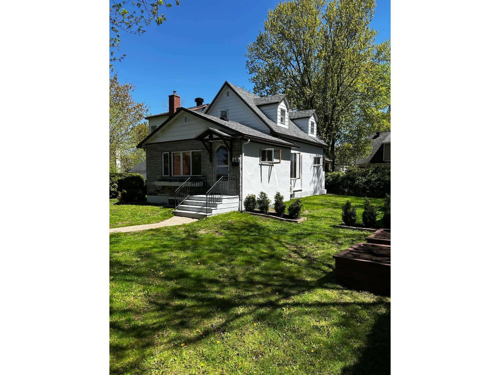 40 Rue Hôtel-de-Ville Vaudreuil-Dorion Quebec Canada J7V1N1 2