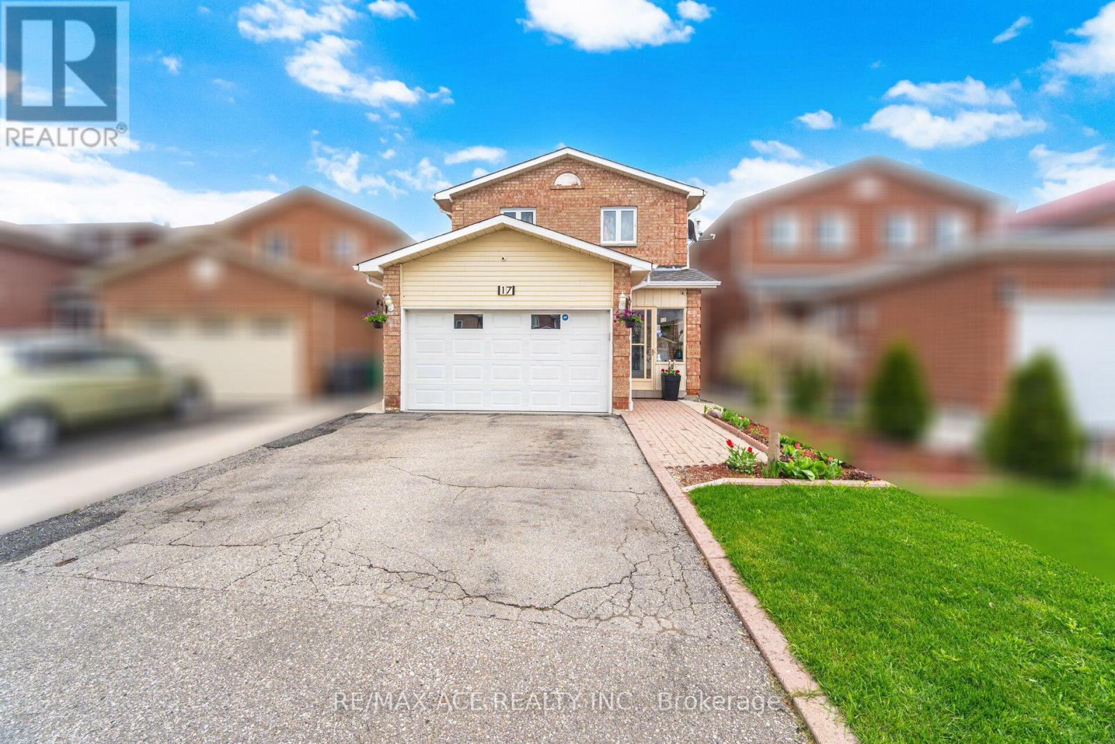 17 Metzak Drive, Brampton, Ontario  L6Z 4N3 - Photo 2 - W13553198