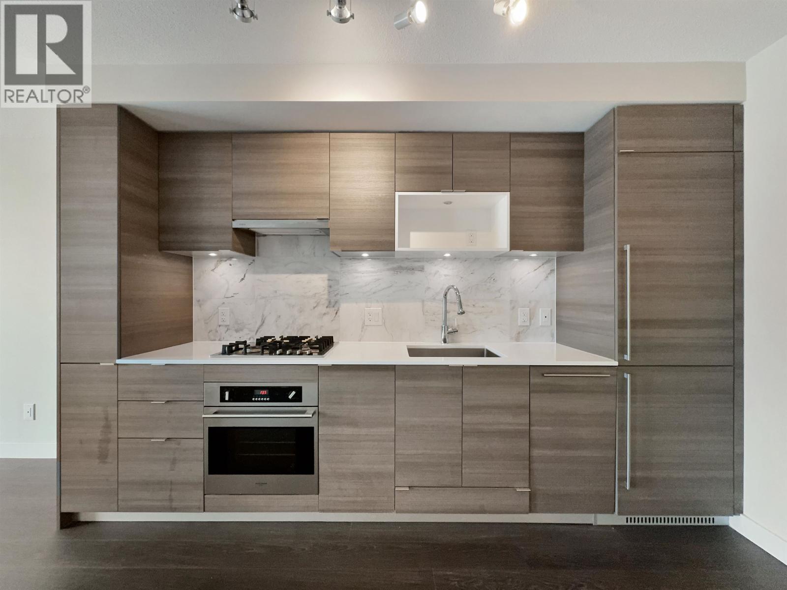 22xx 602 Como Lake, Coquitlam, British Columbia  V3G 0G2 - Photo 2 - R3145339