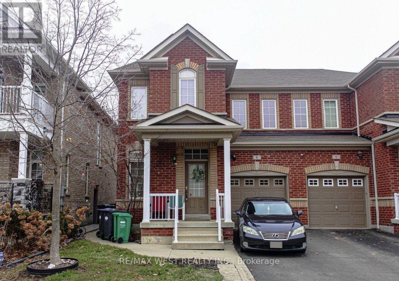 8 CALLALILY ROAD, Brampton, Ontario