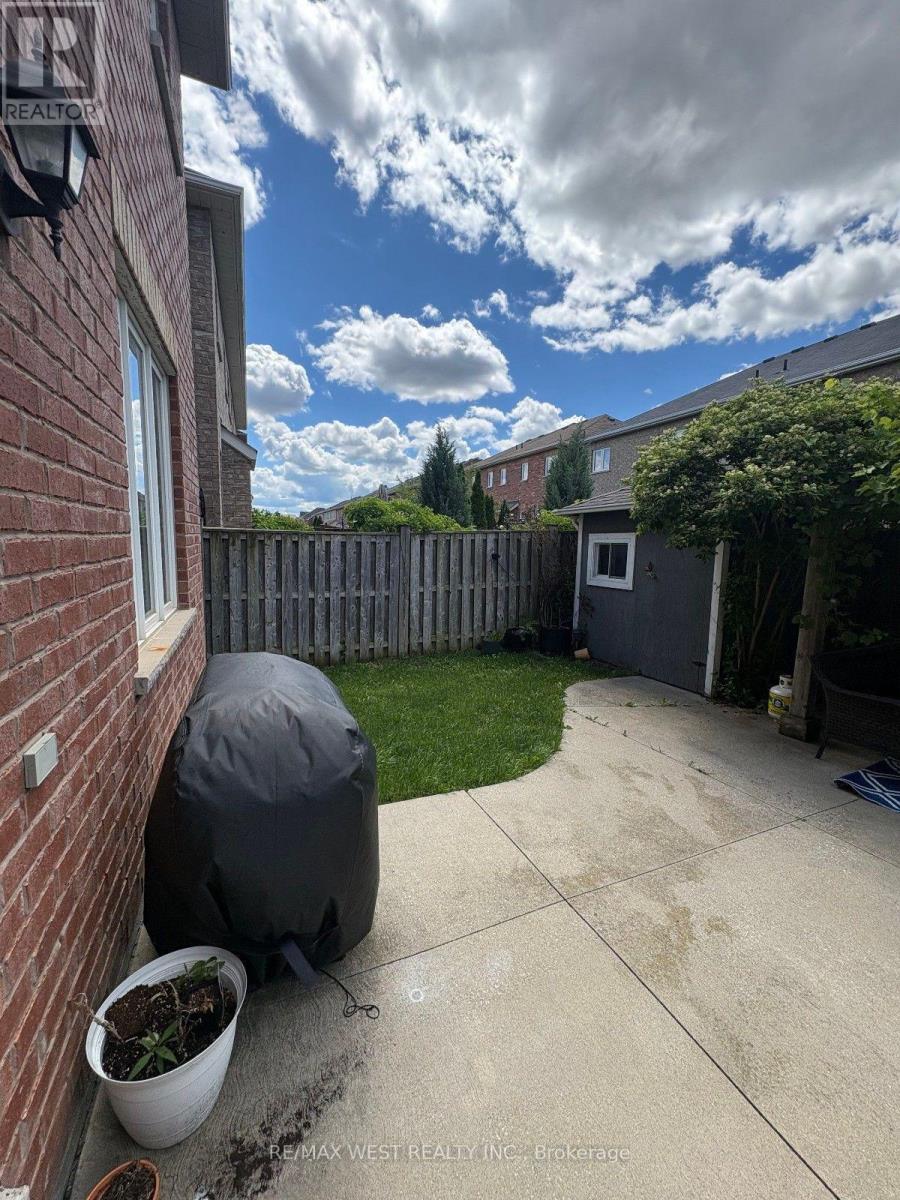 8 Callalily Road, Brampton, Ontario  L7A 0M1 - Photo 16 - W13554124