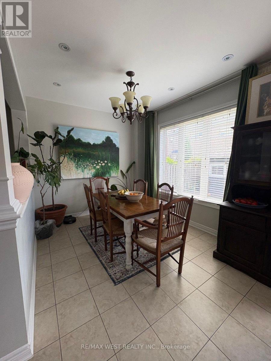 8 Callalily Road, Brampton, Ontario  L7A 0M1 - Photo 8 - W13554124