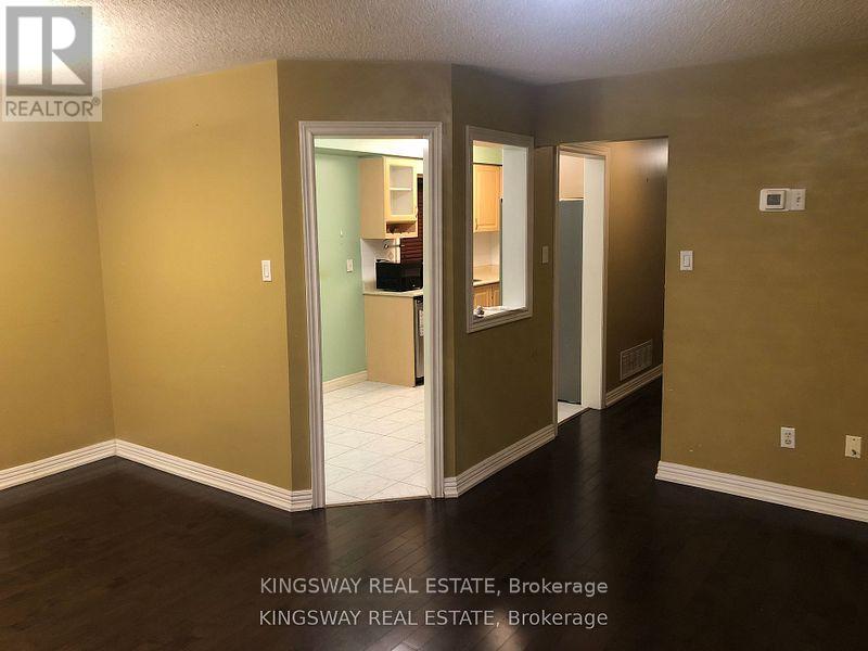 722 Four Winds Way, Mississauga, Ontario  L5R 3V4 - Photo 2 - W13554136