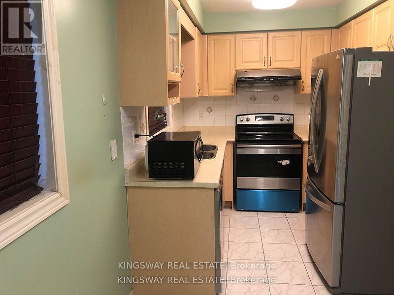 722 Four Winds Way, Mississauga, Ontario  L5R 3V4 - Photo 7 - W13554136
