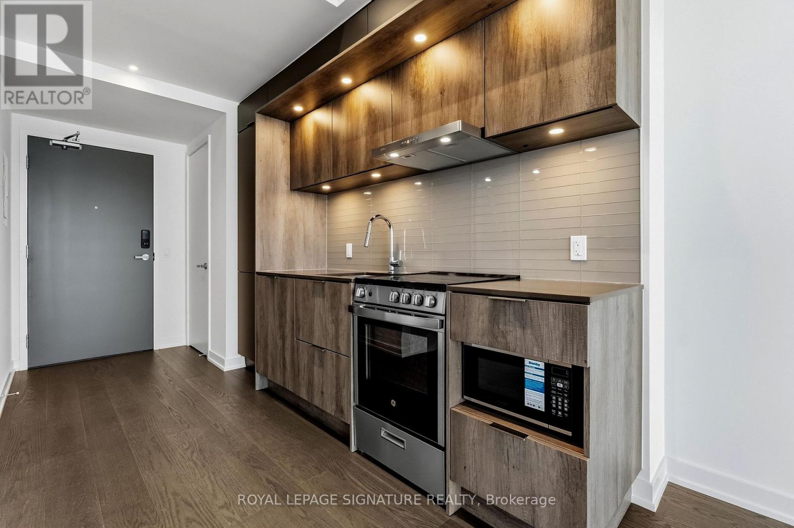 4606 - 448 Burnhamthorpe Road W, Mississauga, Ontario  L5B 0R4 - Photo 10 - W13554154