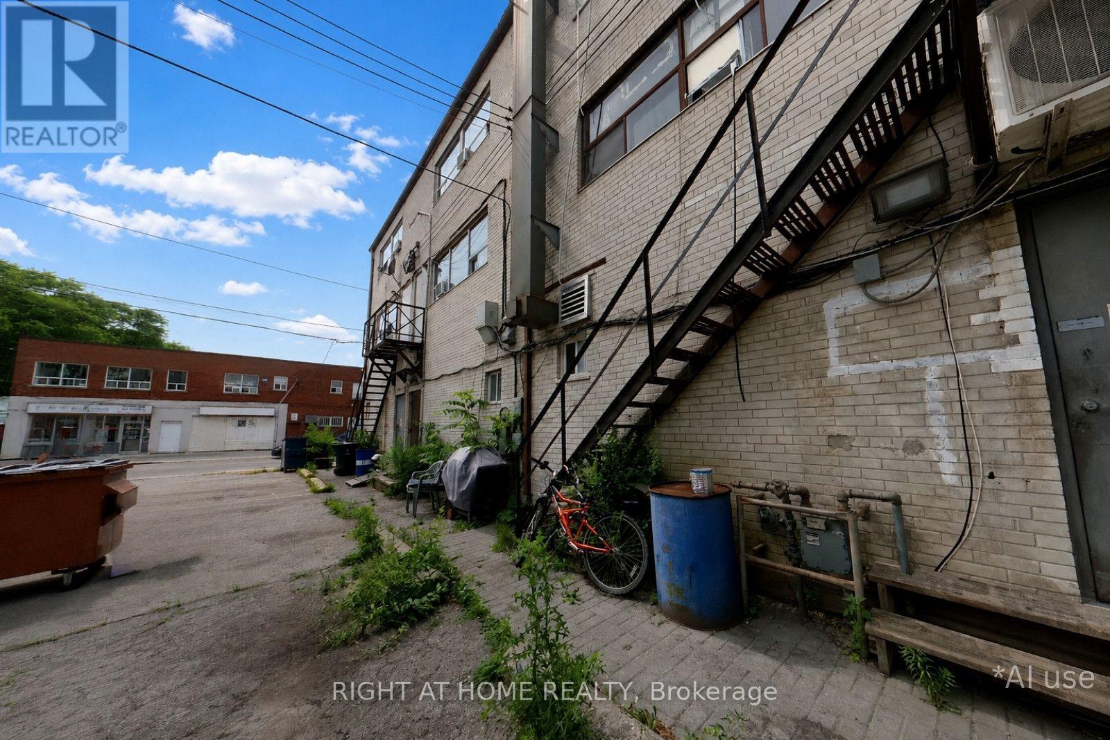 C - 2889 St Clair Avenue E, Toronto, Ontario  M4B 1N5 - Photo 17 - E13113026