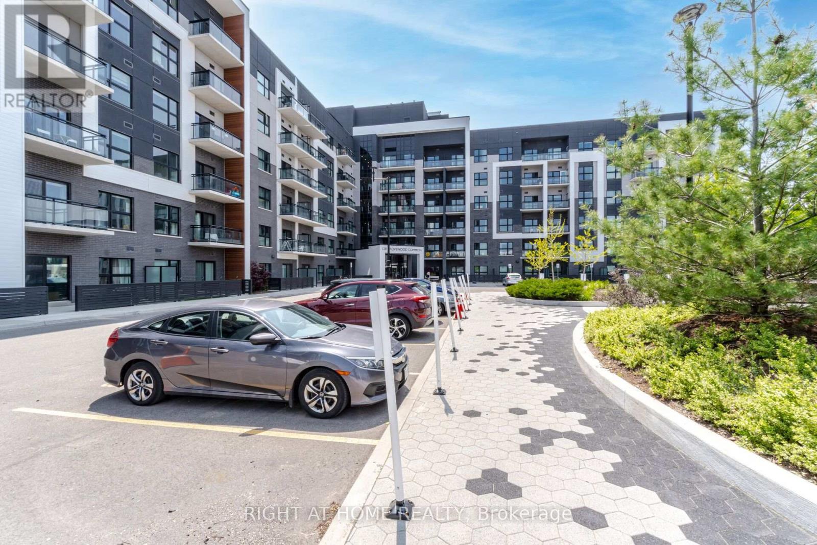 119 - 128 Grovewood Common, Oakville, Ontario  L6H 0X3 - Photo 3 - W13554238