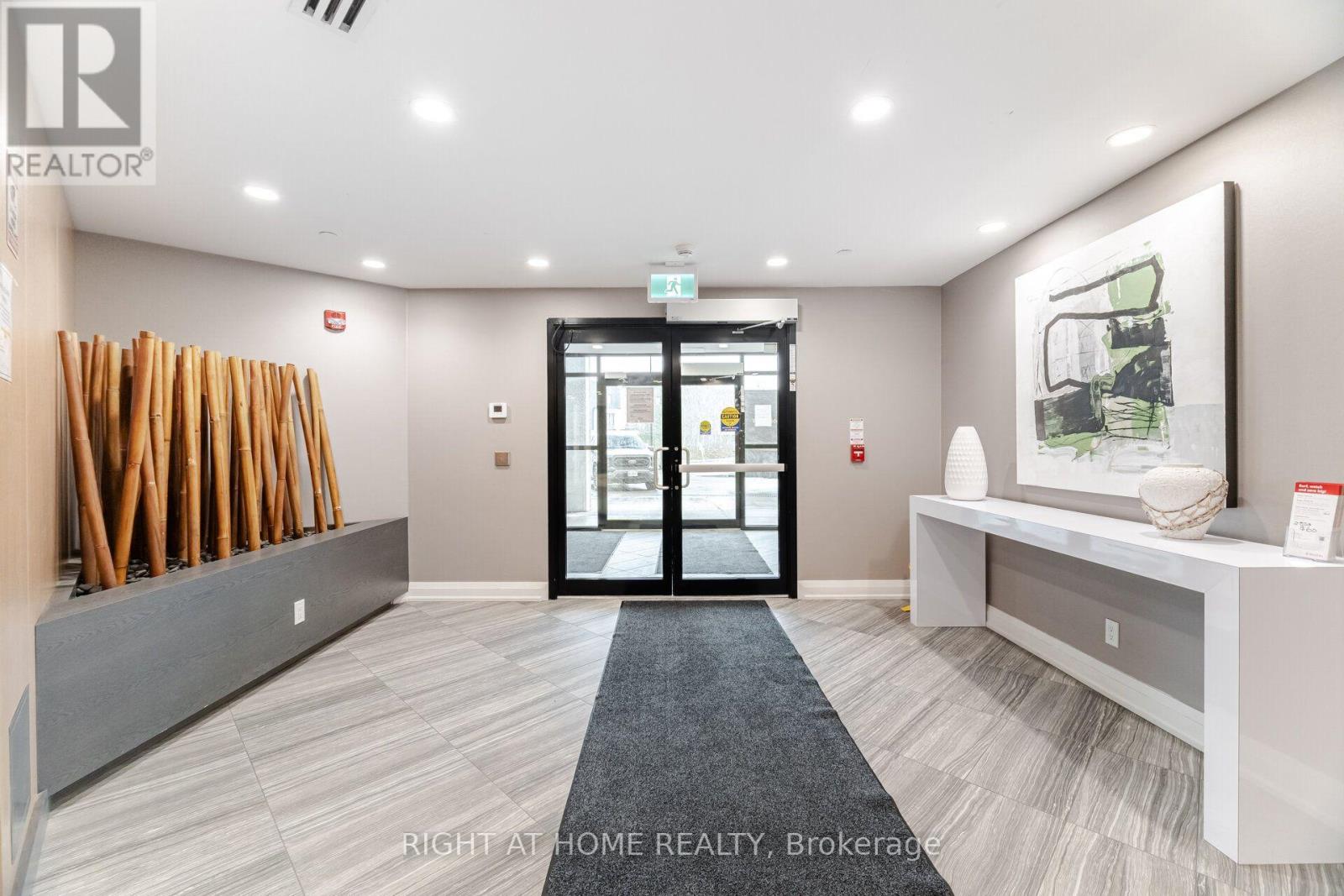 119 - 128 Grovewood Common, Oakville, Ontario  L6H 0X3 - Photo 5 - W13554238