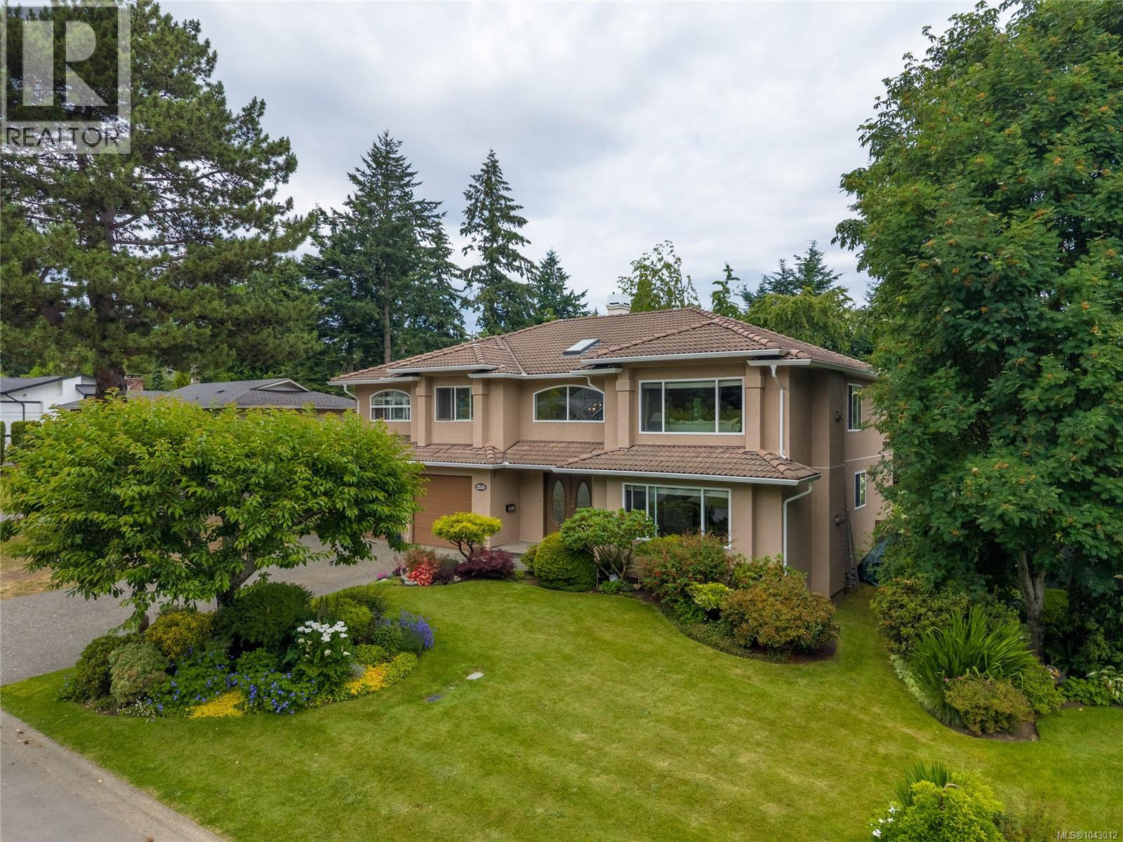 2530 Meadowland Dr, Central Saanich, British Columbia
