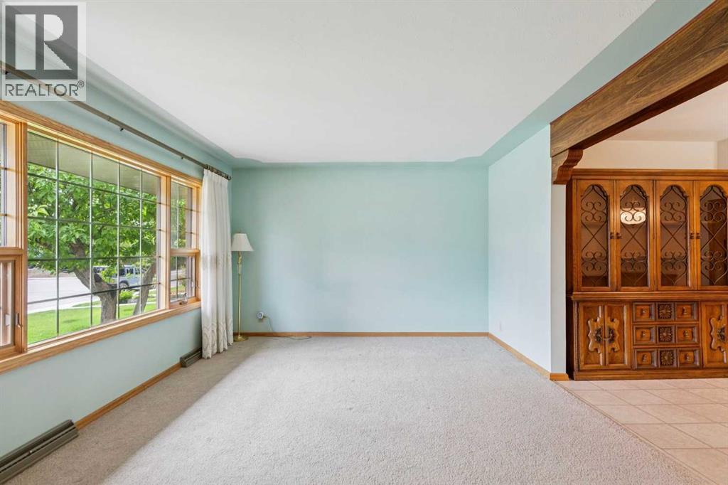 47 Montrose Crescent NE, Calgary, Alberta  T3E 5P3 - Photo 5 - A2327238