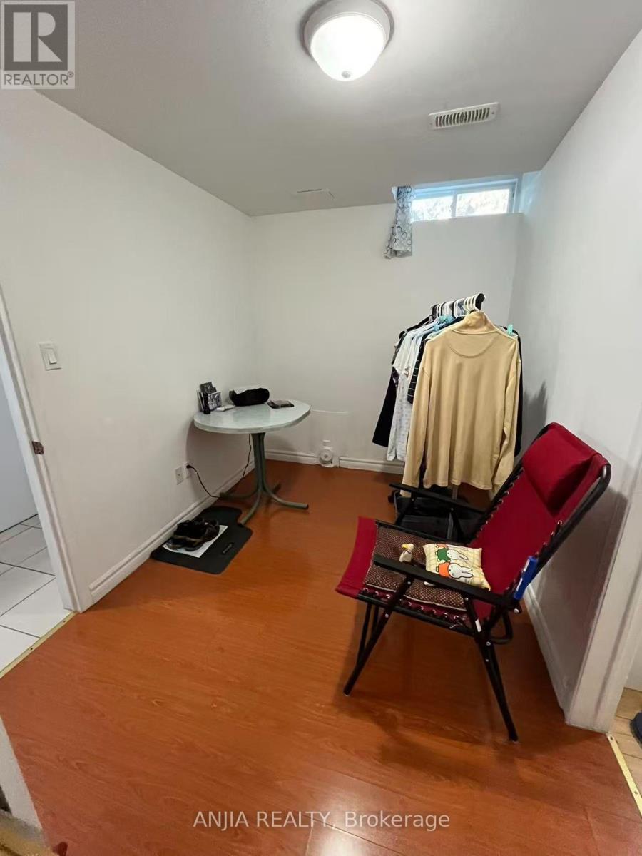 62 Tom Wells Crescent, Toronto, Ontario  M1V 0A4 - Photo 4 - E13554196