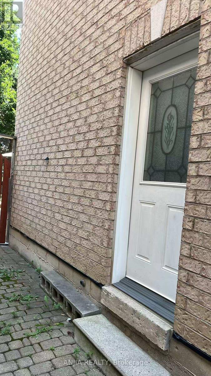 62 TOM WELLS CRESCENT, Toronto, Ontario