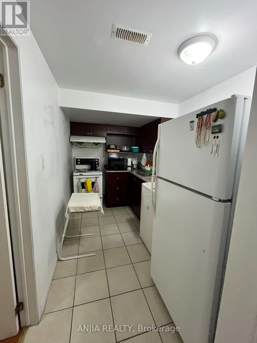 62 Tom Wells Crescent, Toronto, Ontario  M1V 0A4 - Photo 6 - E13554196
