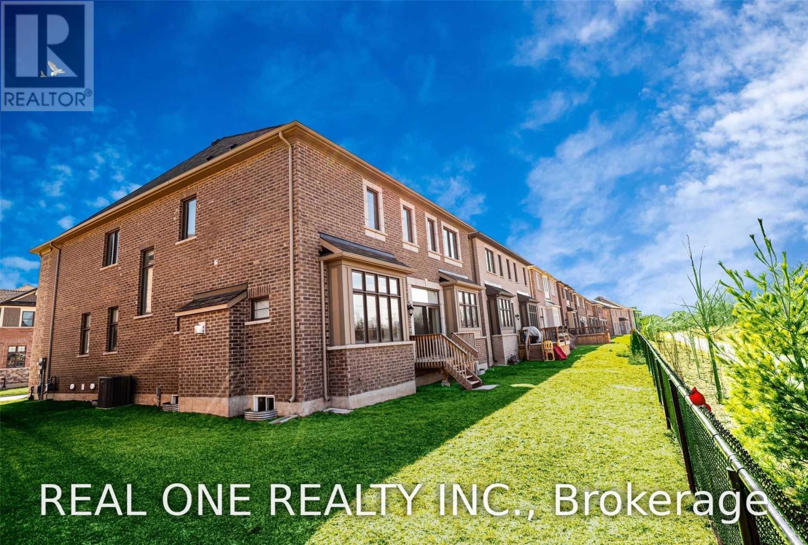 3306 Charles Biggar Drive, Oakville, Ontario  L6M 0N3 - Photo 4 - W13554278
