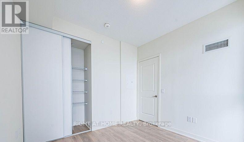 38 Annie Craig Drive, Toronto, Ontario  M8V 0G9 - Photo 11 - W13554292