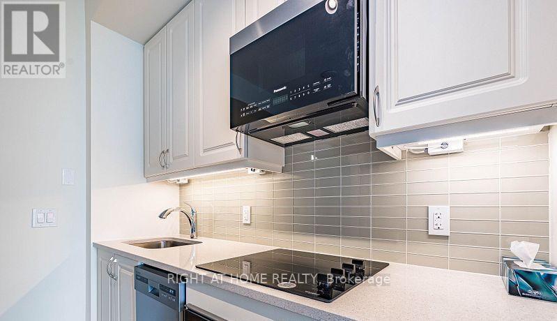 38 Annie Craig Drive, Toronto, Ontario  M8V 0G9 - Photo 3 - W13554292