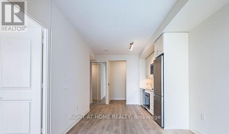 38 Annie Craig Drive, Toronto, Ontario  M8V 0G9 - Photo 4 - W13554292