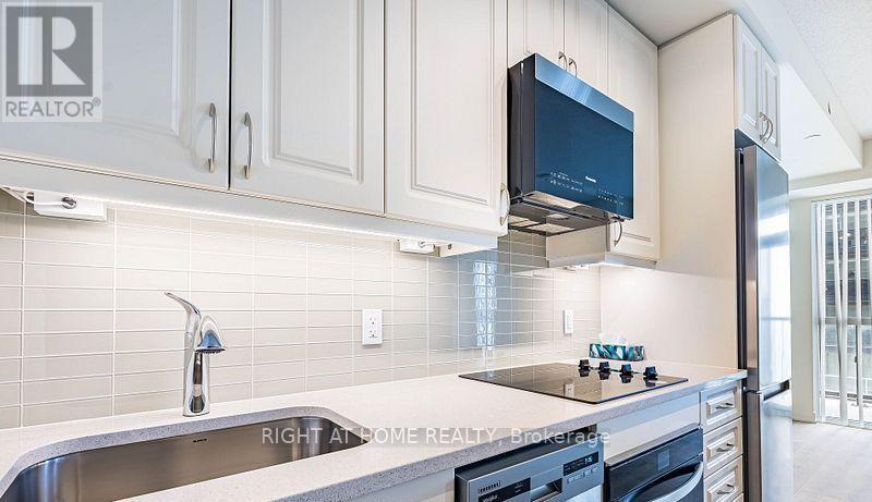 38 Annie Craig Drive, Toronto, Ontario  M8V 0G9 - Photo 6 - W13554292